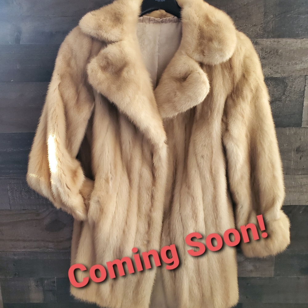 ❤️‍🔥MAKE AN OFFER!!!!!❤️‍🔥  MINK GENUINE FUR COAT! Must clear out closet!